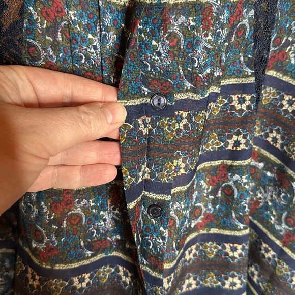 Wallflower Blue Floral Semi Sheer Lace Button Up Blouse Size XL - Picture 5 of 8
